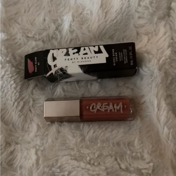 BNIB "FENTY GLOW" GLOSS BOMB CREAM - Picture 5 of 5